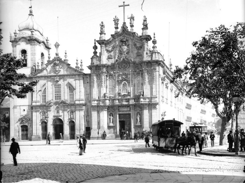 um «americano» na zona do Carmo, no Porto