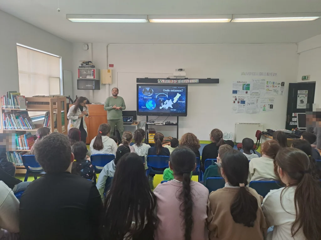 Apresentação na biblioteca da escola