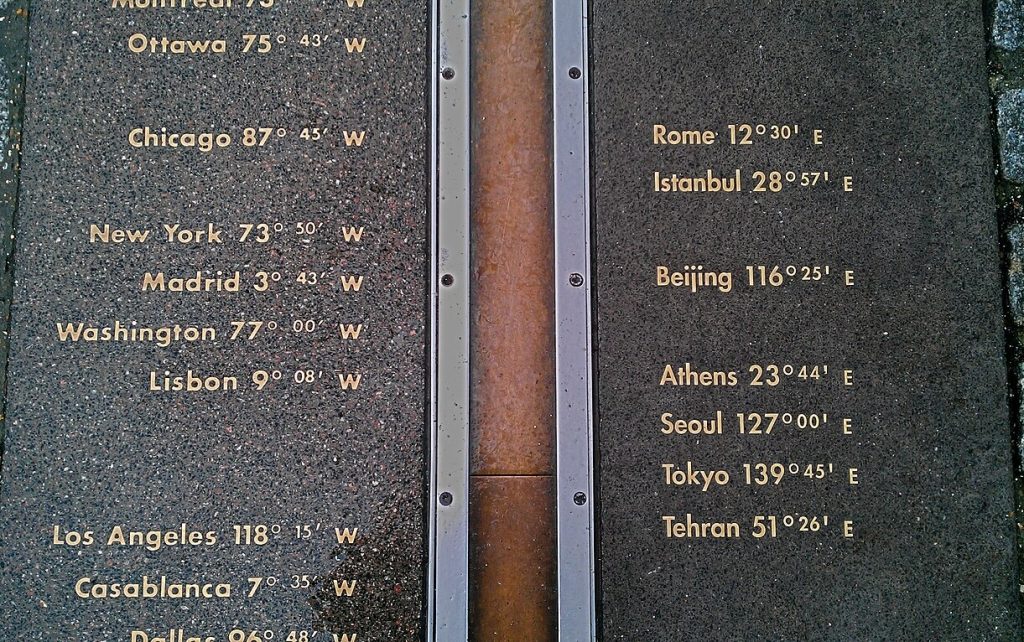 linha no pátio do Observatório Real de Greenwich