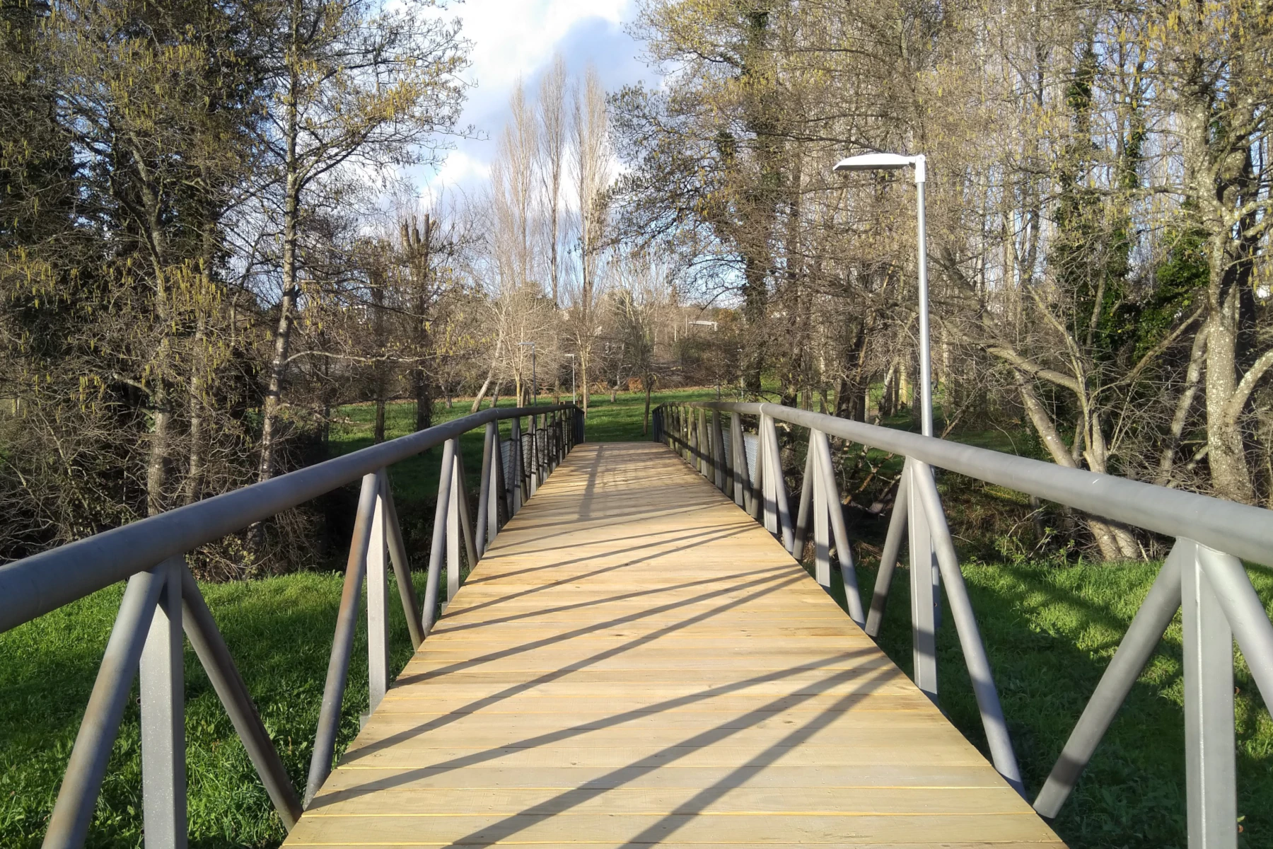 Ponte de Metal e Madeira